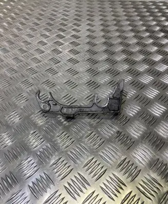 Mercedes-Benz E W212 Air filter cleaner box bracket assembly A6510940127