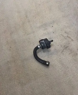 Volkswagen PASSAT B5 Vacuum valve 