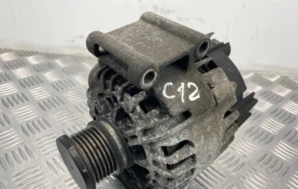 Mercedes-Benz C W204 Generator/alternator A0009067902 2617417A 212033175