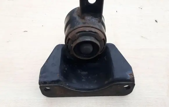 Opel Agila B Engine mount bracket 4708742
