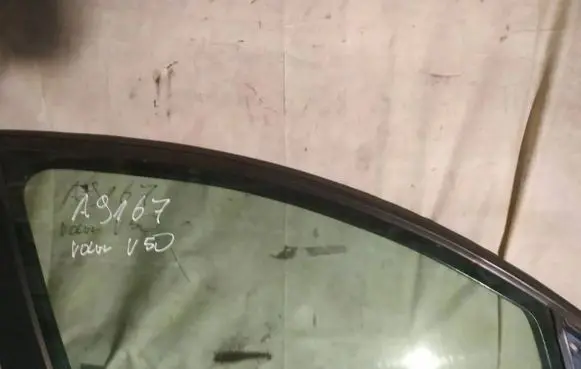 Volvo V50 Front door window glass four-door