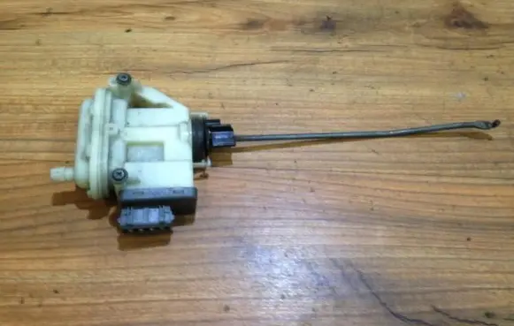 Volkswagen PASSAT B4 Central locking vacuum pump 3a0862153b