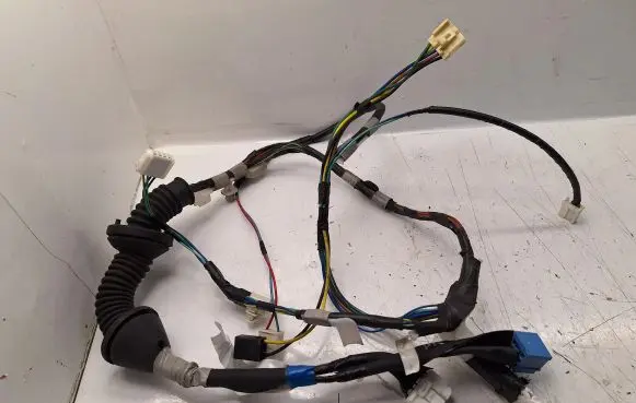 Toyota Auris 150 Front door wiring loom 8215102C30 8215102C30F