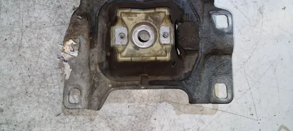 Ford C-MAX II Engine mount bracket V617M121