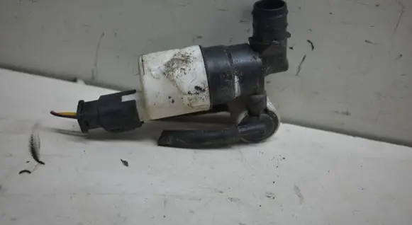 Peugeot 308 SW Windscreen/windshield washer pump 9632984980