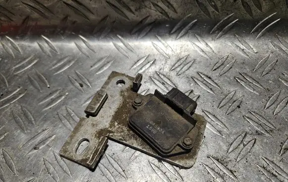 Opel Astra F Ignition amplifier control unit 90243618