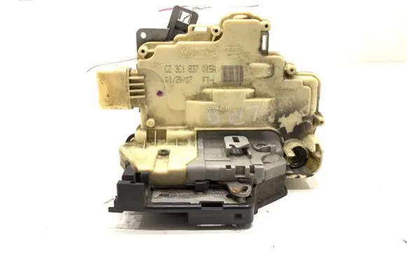 Volkswagen PASSAT B6 Front door lock 3C1837015A