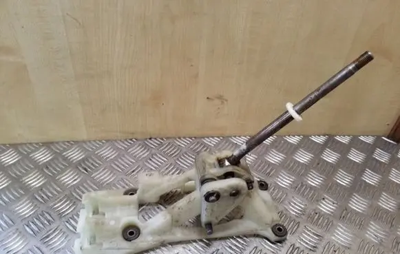 Toyota RAV 4 (XA20) Gear selector 