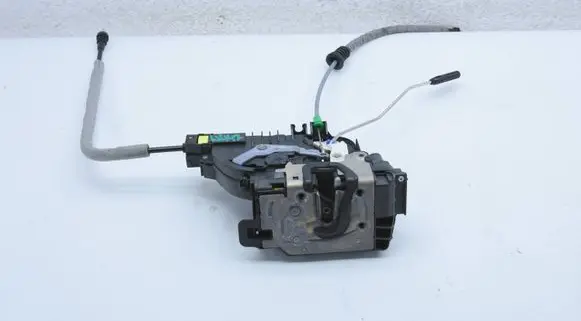 Mercedes-Benz Vito Viano W447 Front door lock A4477200235 ZGS007
