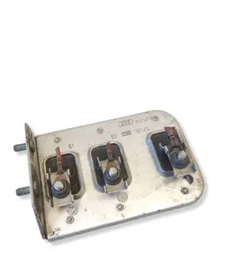 Volkswagen PASSAT B5 Coolant fan relay 8D0959493A R15710017 R5R51R010
