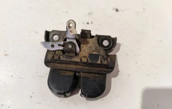 Audi A4 S4 B6 8E 8H Tailgate/trunk/boot lock/catch/latch 4B9827505M