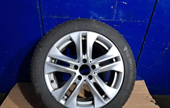Mercedes-Benz E W212 R17 alloy rim A2124010902