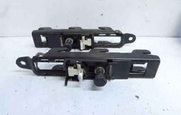 Volkswagen PASSAT B5.5 Seat belt adjustment rail 3B0857819D