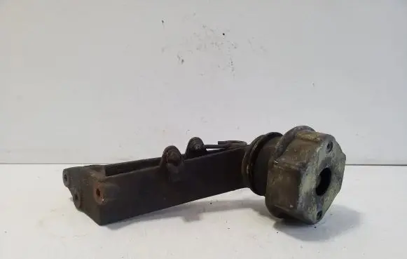 Engine mount bracket