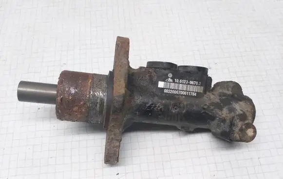 Volkswagen PASSAT B4 Master brake cylinder 10612306703