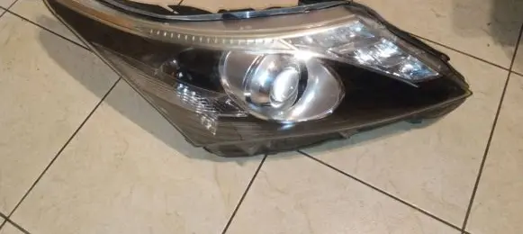 Toyota Avensis T270 Headlight/headlamp 1000017687