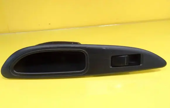 Nissan Primera Electric window control switch 25411 C8DD705N 82960