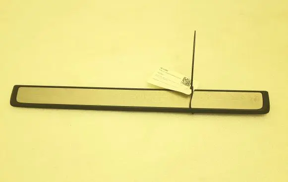 Volvo XC40 Front sill trim cover 32132599