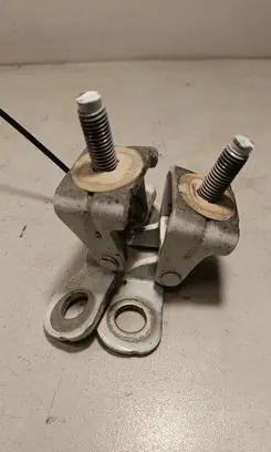 Tailgate/trunk/boot hinge