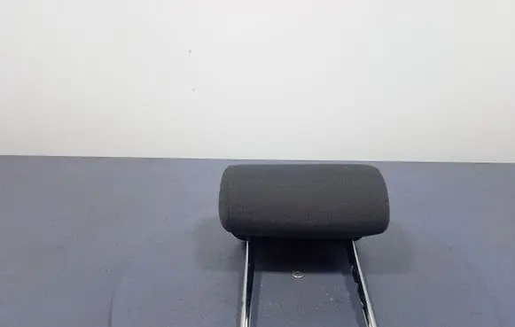 Volkswagen Jetta VI Front seat headrest 