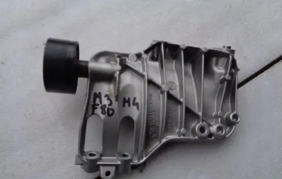 BMW M4 F82 F83 A/C compressor mount bracket 7585167