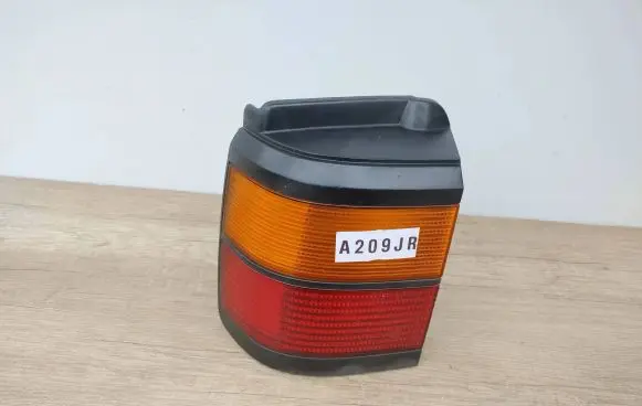 Volkswagen PASSAT B3 Rear/tail lights 333945111