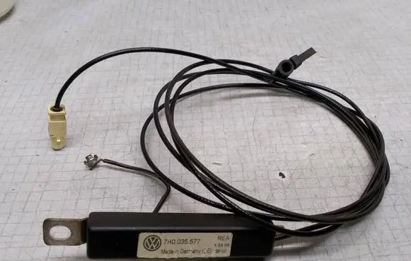Volkswagen Transporter - Caravelle T5 Aerial antenna amplifier 7H0035577