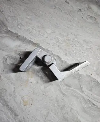 Skoda Octavia Mk2 (1Z) Front door lower hinge 6Y0831411D
