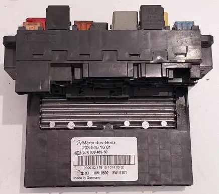 Mercedes-Benz C W203 Fuse box set 2035451601 5DK00848550 1791510143