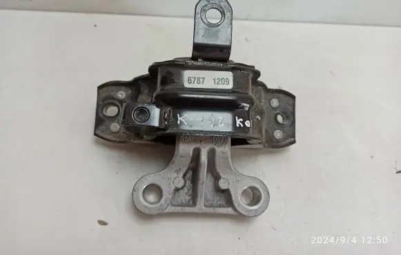 Opel Karl Engine mount bracket 67871209