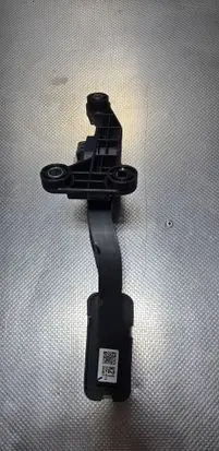 KIA Niro Accelerator throttle pedal 32700-AT210