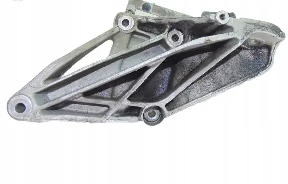 Volkswagen Touareg I Engine mounting bracket 070199307A