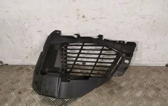 Peugeot 5008 Front bumper lower grill AA37938073