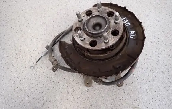 Hyundai i30 Front wheel hub spindle knuckle