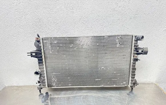 Opel Astra H Coolant radiator 13128801
