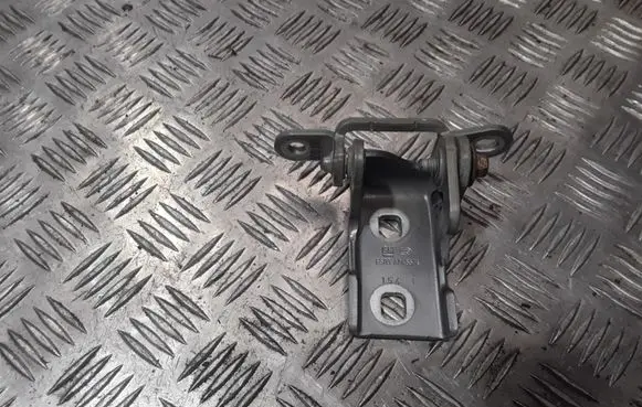 Opel Insignia A Front door upper hinge A046574 1541