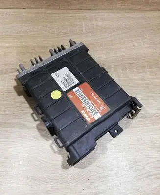 Volkswagen PASSAT B3 Engine control unit/module ECU 0261200251 443907311