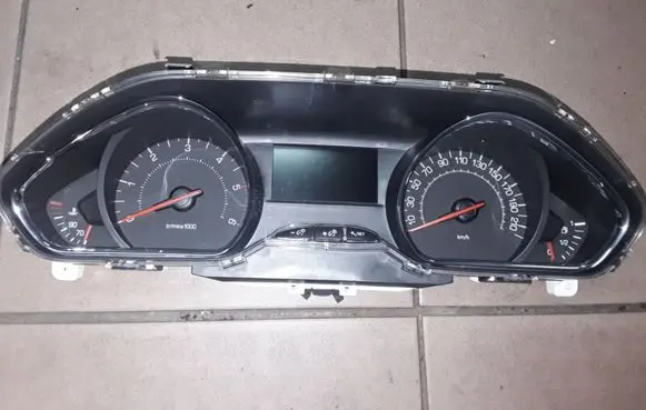 Peugeot 208 Speedometer (instrument cluster) 769317790U 9805400480