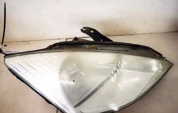 Ford Focus Headlight/headlamp xs4x13005ad xs4x-13005-ad