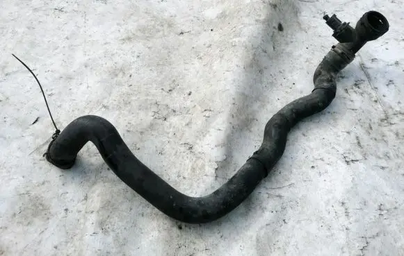 Volkswagen Touran I Engine coolant pipe/hose