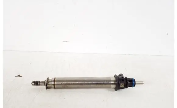 Mercedes-Benz C W205 Fuel injector A2560700187