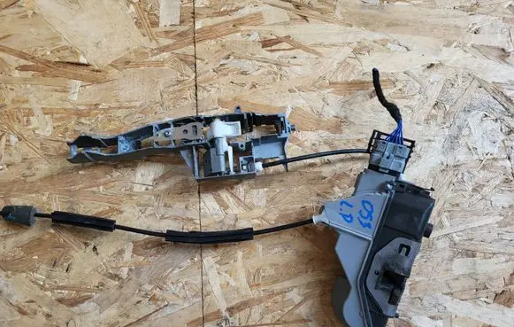 Citroen DS3 Front door lock PSA006253
