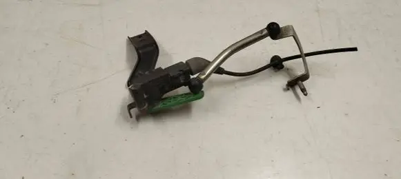 Headlight/headlamp level sensor