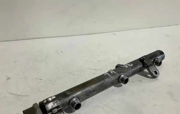Mercedes-Benz E W211 Fuel main line pipe A6420700695 6420700695