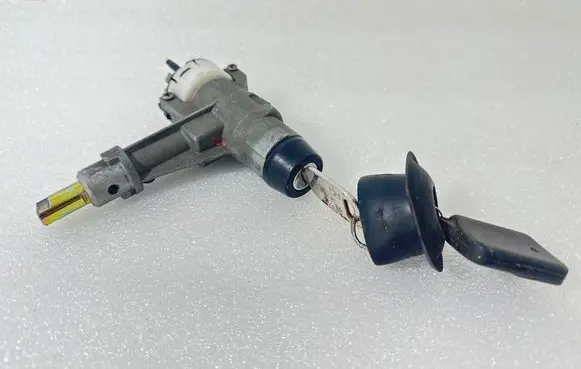 Audi 80 90 S2 B4 Ignition lock 893905851D