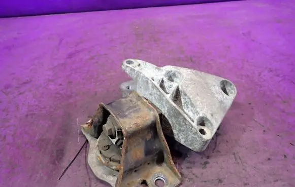 Renault Scenic II - Grand scenic II Engine mount vacuum valve 8200549046