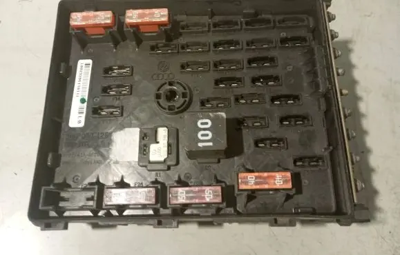 Volkswagen PASSAT B7 Fuse box set 3C0937125