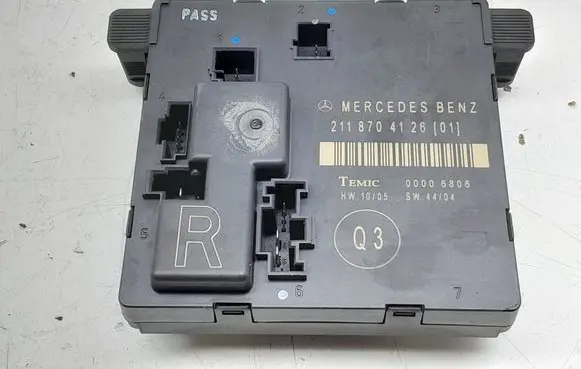 Mercedes-Benz E W211 Door control unit/module 2118704126