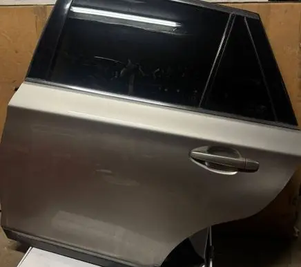 Subaru Outback (BS) Rear door 