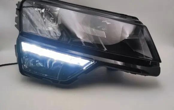 Skoda Karoq Headlight/headlamp 57B941016A 25PL8918 0020503804